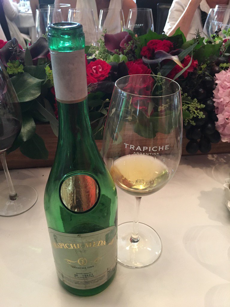 Trapiche Medalla blanco 1995 impecable! Gracias <a href="/emiliogarip/">emilio garip</a> por compartir esta joyita.