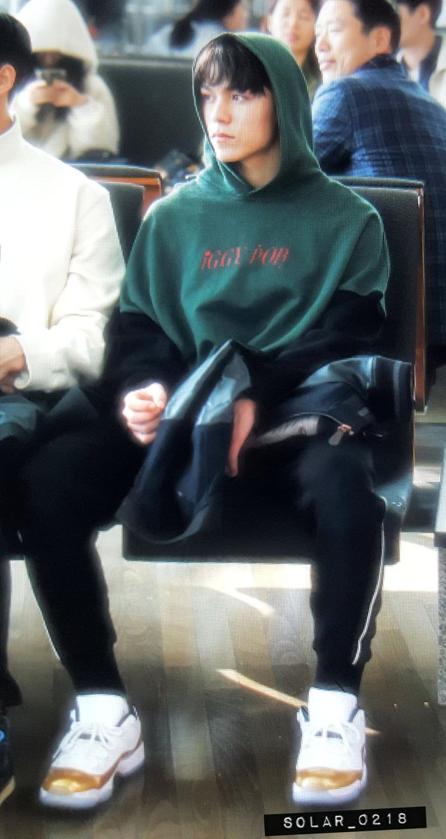 solar_0218's tweet photo. 161201 #버논 #세븐틴 😍😍얼굴천재😭😍😍패션킹😭😍😭 https://t.co/e7l11DcDOO