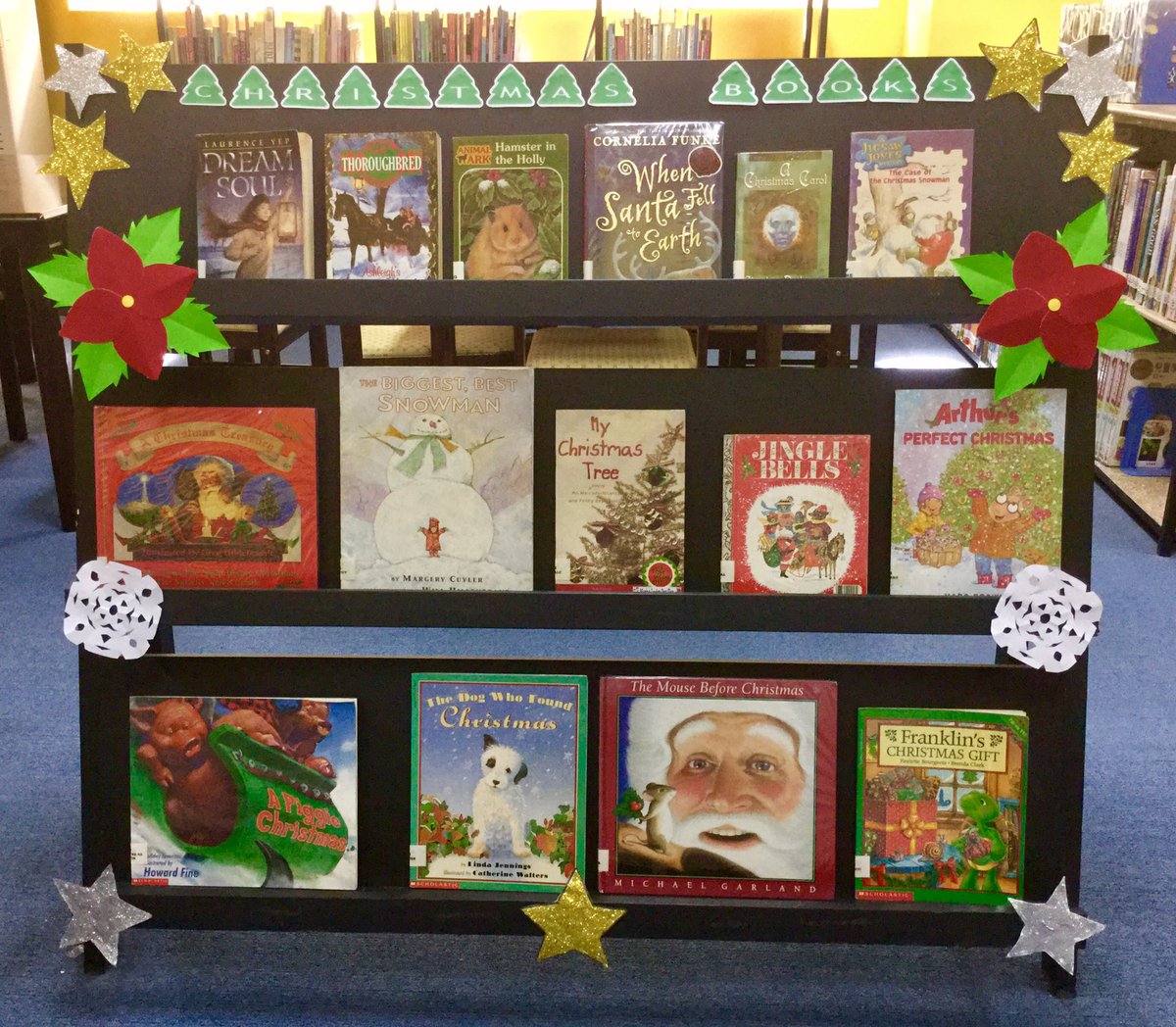 CISMLibraries's tweet photo. Visit the library and check out our Christmas books! #BookDisplay #Christmas https://t.co/hyvYN4GN4J