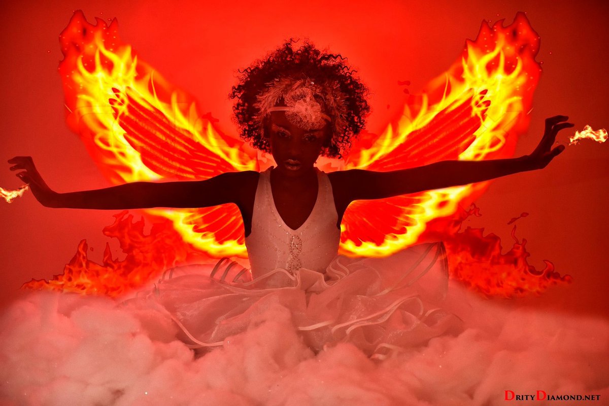 KotysWorld's tweet photo. Someone made the Queen Angry !! 🔥🔥🔥🔥🔥The #SnowQueen #IceWitch #Narnia #inspiration #melaninbabies #melaninkids #model # https://t.co/9c50JtlQ7J