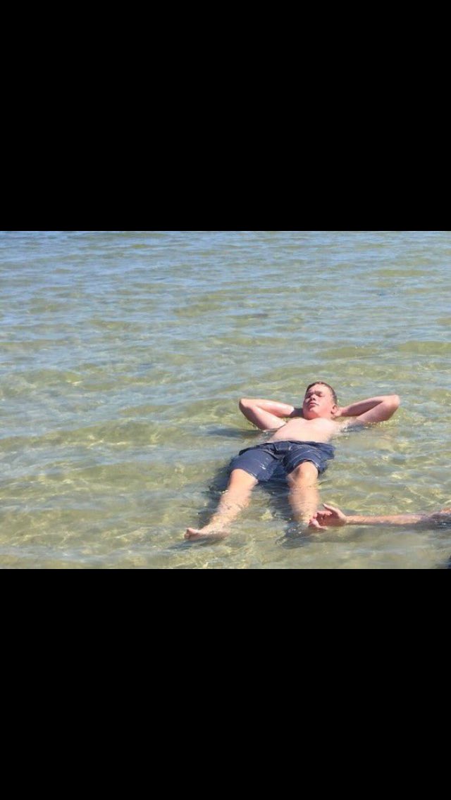 cote_will's tweet photo. When ur tryna act chill but are low key flexing as much as possible for every girls on the beach ... #sumoprobs https://t.co/AYcpyPLkad