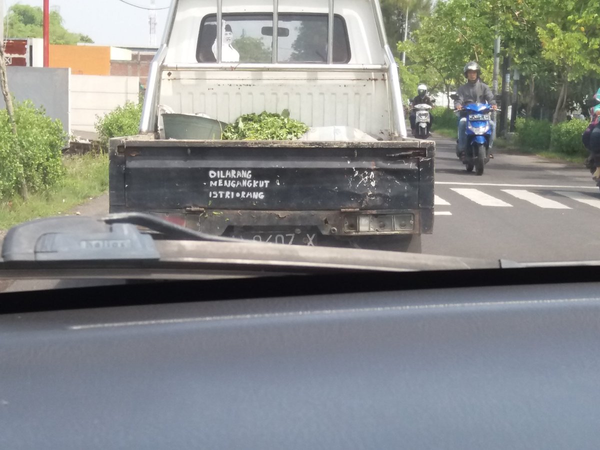 Oalah ..😆 <a href="/e100ss/">Radio Suara Surabaya</a>