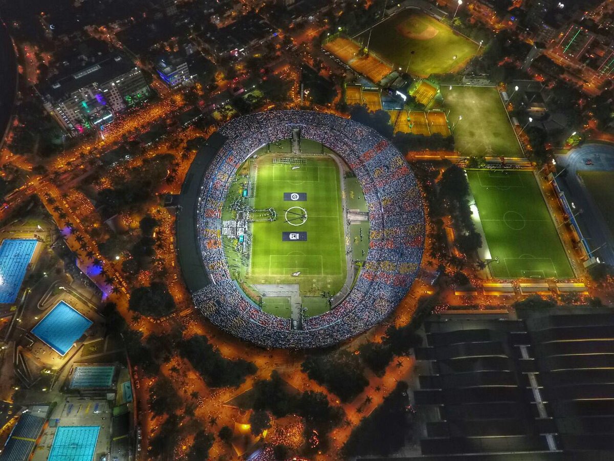 FUTEDADEPRESSAO's tweet photo. Em meio a tanta tristeza e dor, vocês mostraram que futebol não é apenas correr atrás de uma bola, VAI MUITO ALÉM DISSO! #GraciasColombia https://t.co/Qs07Km9w5l