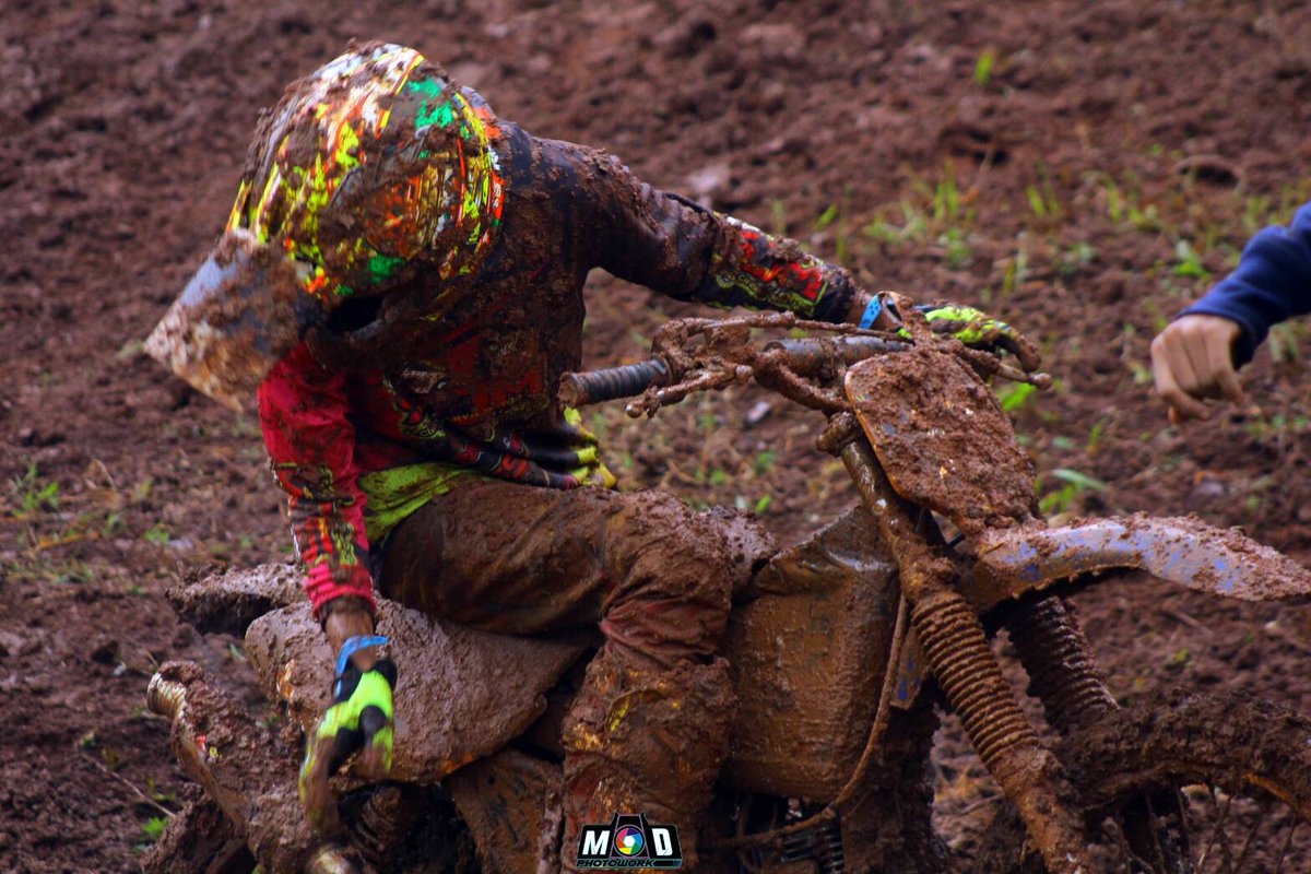 arychikal's tweet photo. #sjmteam #katajifamily #sirsakngesot #idmxwear #kythelmet #alpinestar #chikalstar #ac41 https://t.co/9gmEFipBn3