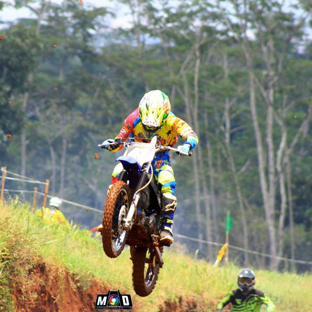 arychikal's tweet photo. #sjmteam #katajifamily #sirsakngesot #idmxwear #kythelmet #alpinestar #chikalstar #ac41 https://t.co/KoXFP6kZn6