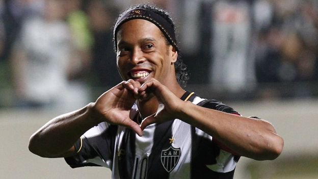 MercaGol's tweet photo. Juan Román Riquelme y Ronaldinho Gaúcho estarían dispuestos a jugar con el Chapocoense de manera gratuita por una temporada. INCREIBLE https://t.co/pR7CPpRFC8