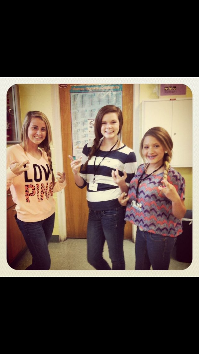 iaromaa0102's tweet photo. Wondering why we thought this was okay 🤔🙄😂 #braidsquad @emiiily_v @christen_b63 https://t.co/OR9blKGTd7