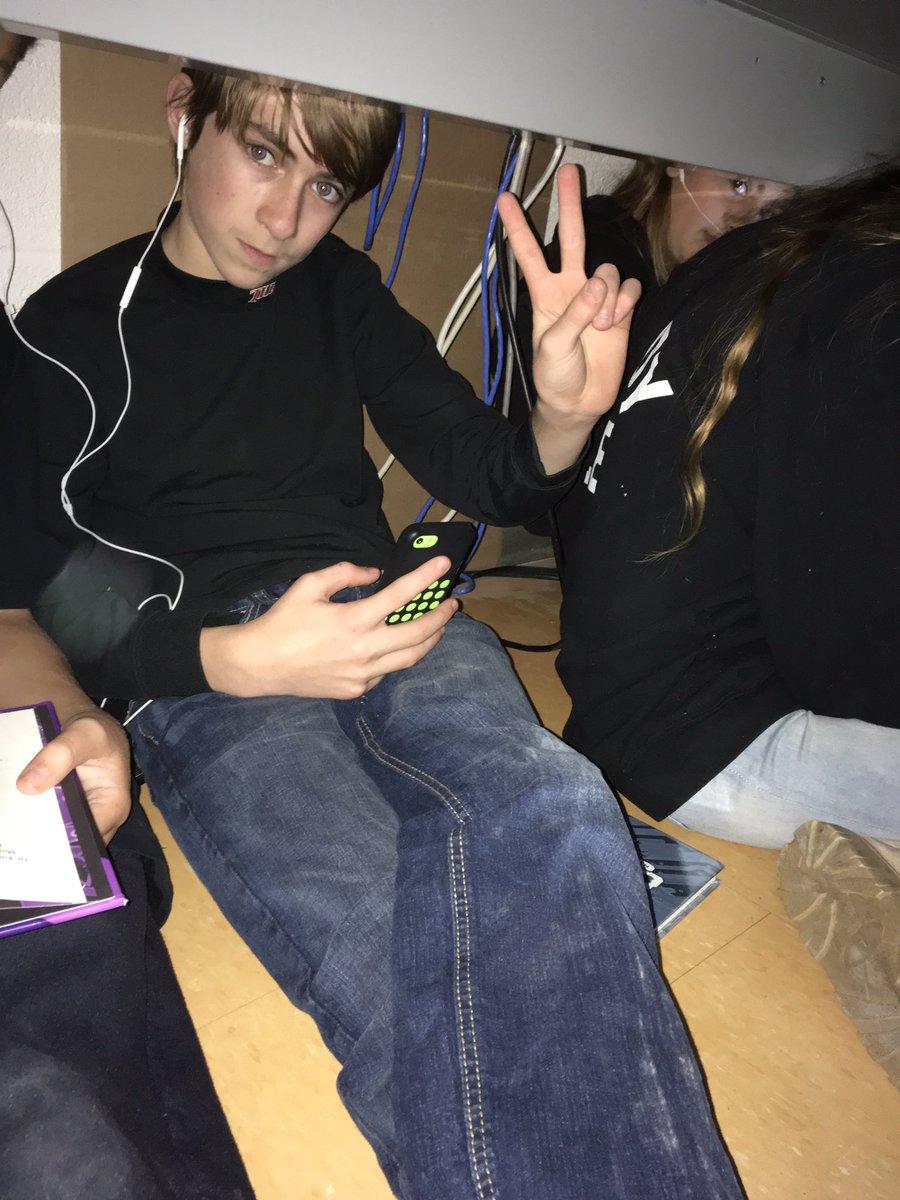 OGr8109ers's tweet photo. Build a tent and they will read! #Readin2016 https://t.co/9sPnqe7mM1