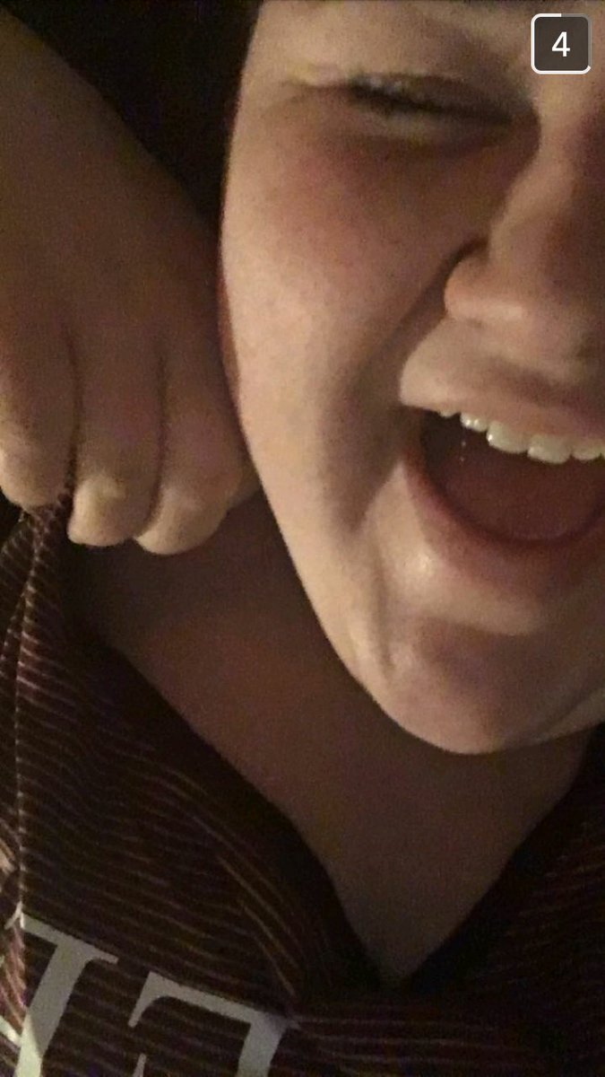 GirloftheMoon_'s tweet photo. I RECEIVED THESE SNAPS AT THE EXACT SAME TIME, FRIKING ASHLEY SQUARED ARE UNSTOPPABLE NO MATTER THE DISTANCE @asheybee_ @ashleighmorelli https://t.co/6IlEg64OOf