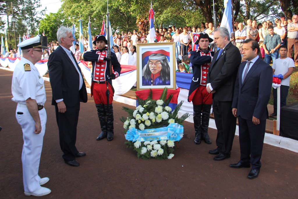 passalacquaok's tweet photo. Entre todos hemos rendido un sentido homenaje a nuestro prócer, el comandante general Andres Guacurari y Artigas. https://t.co/MPoY40Udp0
