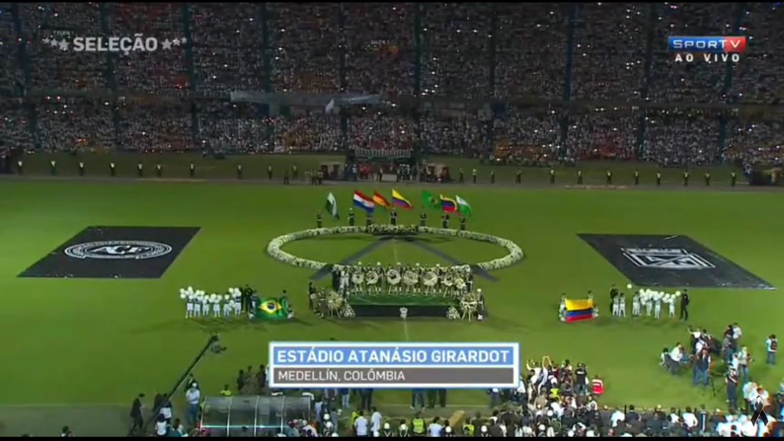 JhonV_10o's tweet photo. Excelente homenaje a #Chapecoense . 
#AtanasioGirardot #AtleticoNacional https://t.co/97DJaN2TpH