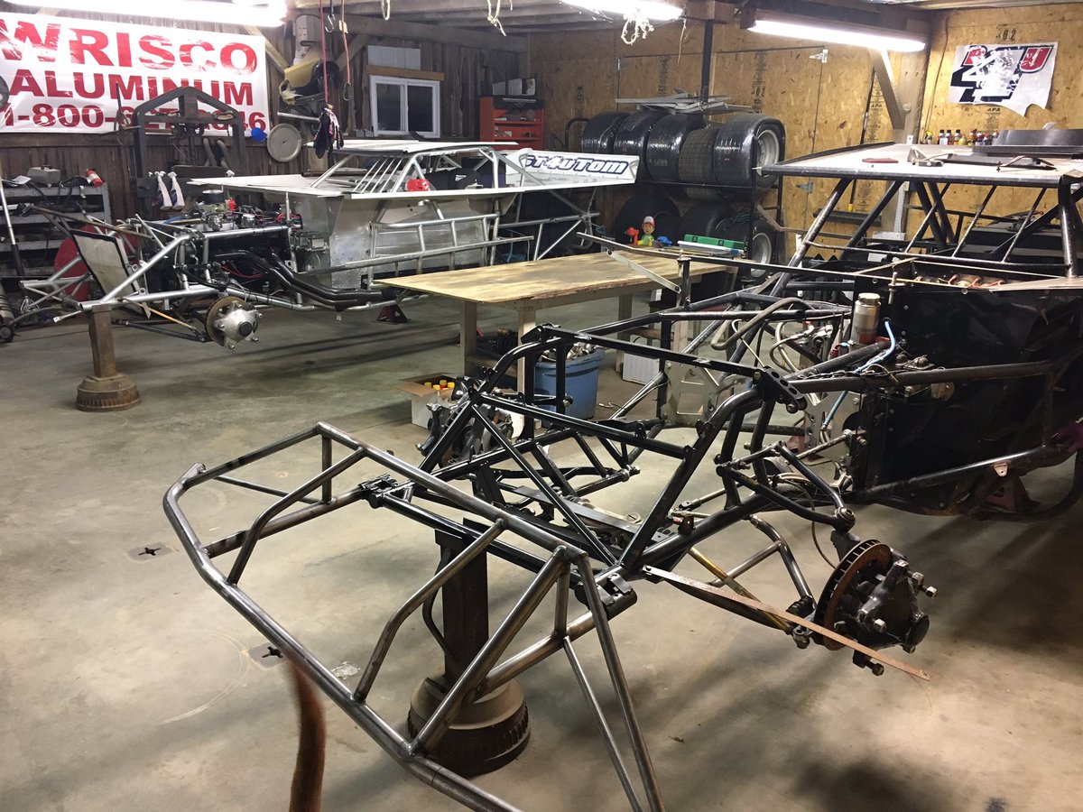 bradeitniear's tweet photo. Good night in the shop working on the @Rocket_Chassis and the #infinitychassis #shoptherapy #b4u https://t.co/LssIPGZKf3