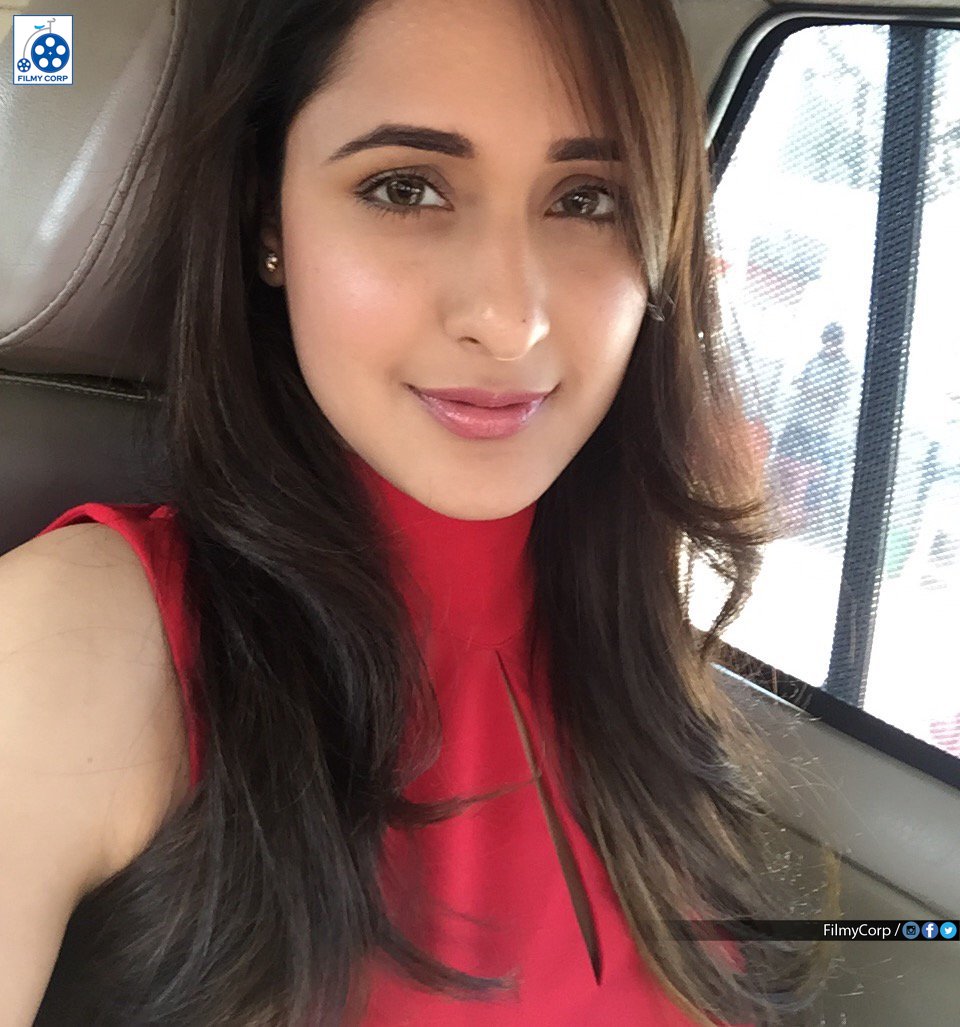 FilmyCorp's tweet photo. Beautiful @itsmepragya Latest Pic !
Check Out For More >>>> https://t.co/DNYu2RJTNJ  
Follow @FilmyCorp https://t.co/ax7rTS9c4C