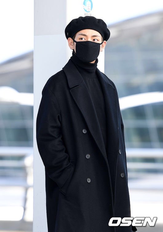 VGlobalUnion's tweet photo. Taehyung in all black https://t.co/KYdnQoBV35