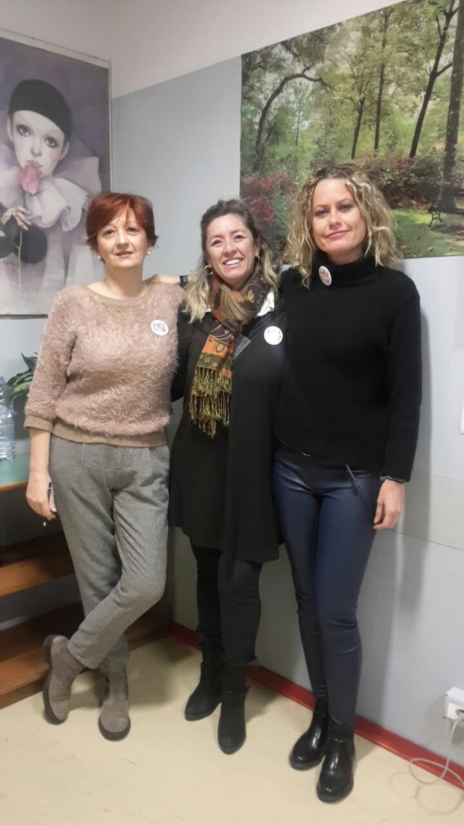 Ausl_modena's tweet photo. #Modena spilla test HIV indossata da operatori del distretto per sensibilizzare e prevenire #GiornataMondialeControAIDS https://t.co/2iUHWGPKNN