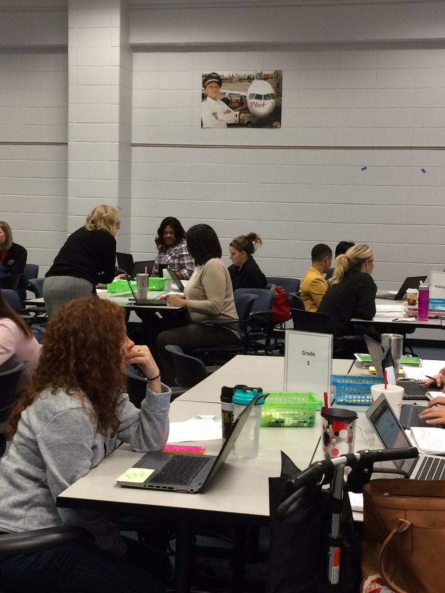 Stock_Dark999's tweet photo. AA 3&amp;4 engaged in Assessment Literacy! @JCPSpdCoord @branham_e @toncheff5 #designinfive https://t.co/e9I0LLqN6M