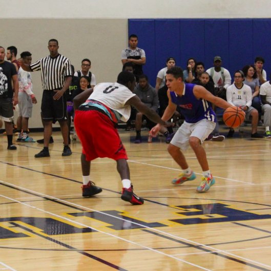 Go out and check out the 3 on 3 intramural that takes place in the Rec Center at FIU's MM Campus! #MAR4712 #MyHealthyFIU #Sports #Basketball