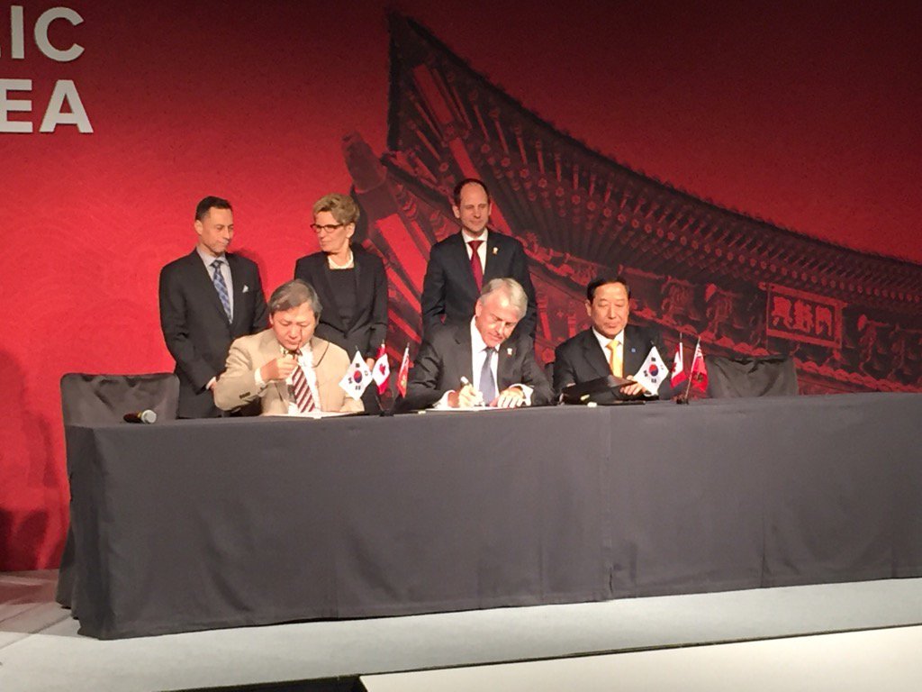OACETTPres's tweet photo. Congrats to Centennial College on MOU signing in Seoul. #oacett College Education Matters in the World! https://t.co/eySHOdVx4j