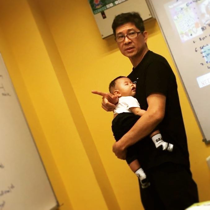 BFMradio's tweet photo. Baby-Friendly Malek. #babylikesmalek #bossduties #parttimehelp #sleepybaby https://t.co/Ajqxivcz3e https://t.co/oj5n8ocsAd