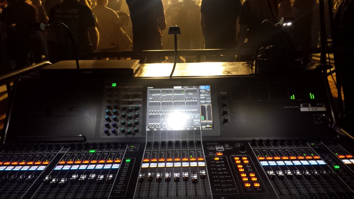 paulybsound's tweet photo. No thanks to sketchy power @StateTheatre_FL for killing my @SoundcraftUK Local Rack. Going from #Vi400 to Yamaha #CL5 for the rest sucks.😠😠 https://t.co/B4l5zrS8NG