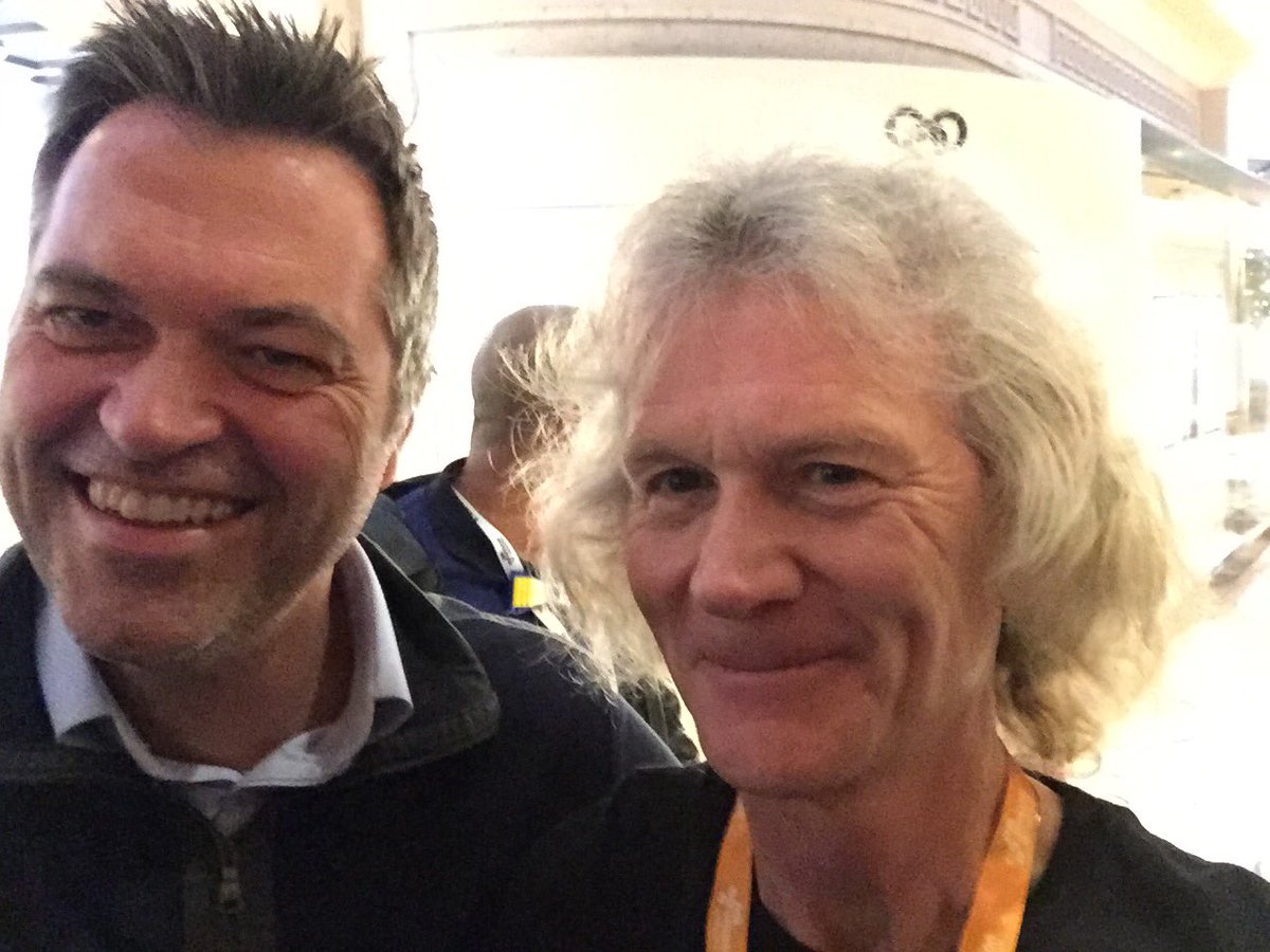 CloudTenAus's tweet photo. With the legendary James Hamilton. #awsreinvent #AWS #cloudanz #Reinvent2016 #cloudcomputing #awssydney https://t.co/jmzYwlQSKv