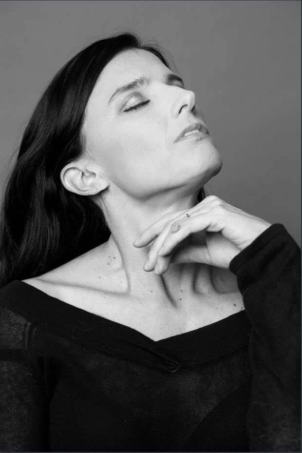 TheRealSarahjoy's tweet photo. #model #tattoomodel #modellife #actor #actorlife #actorslife #newhaircolor #blackhair #fingertattoos #tattooedgirl #TheRealSarahjoy https://t.co/cl0c4qKWfP