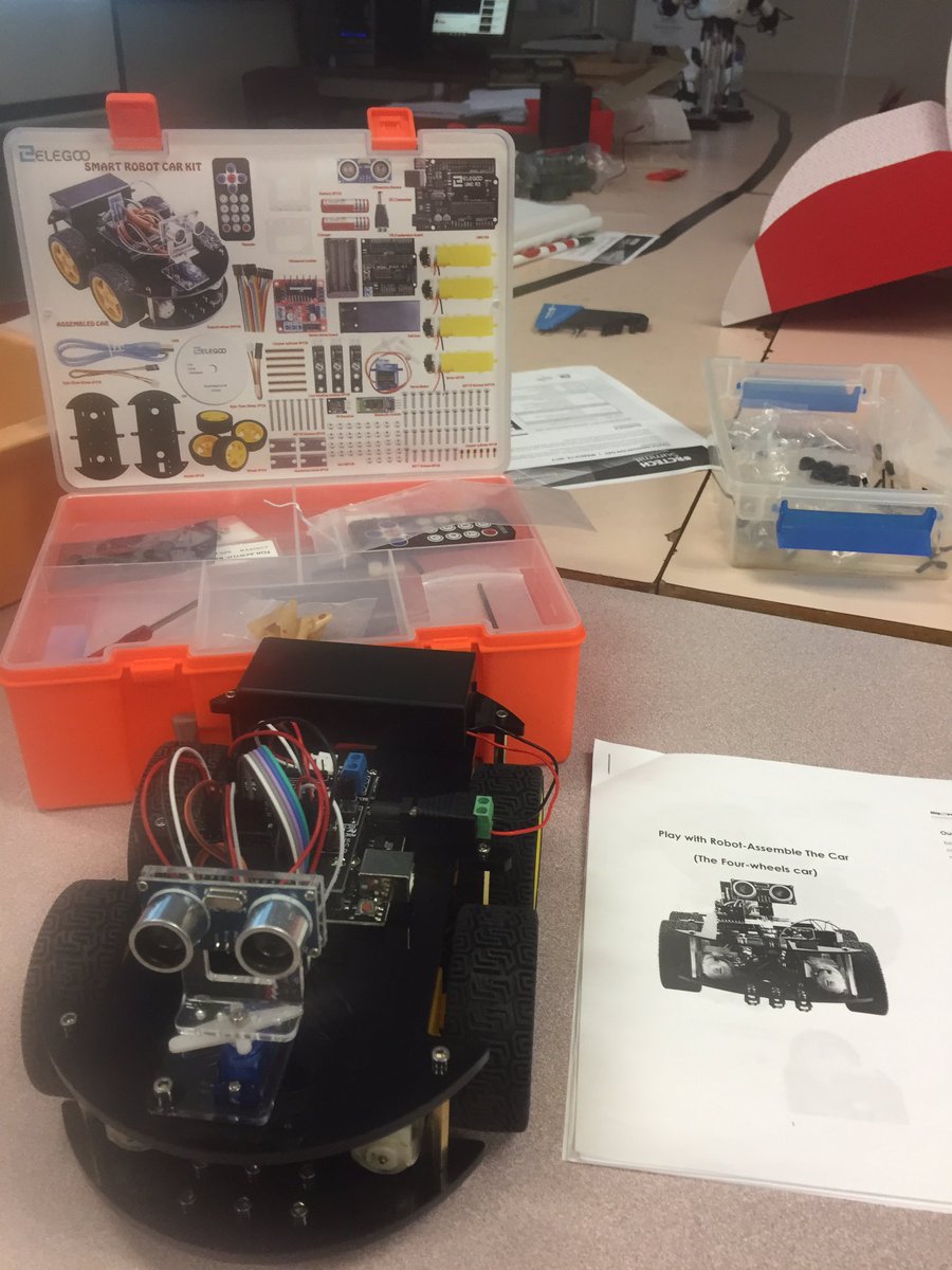Mrs_A_Pimentel's tweet photo. Lovin' #walnutcode! I got to check out the @sd35wgss Robotics Club! How inspired I was! Thank you, Mr.Moslinger and your students! https://t.co/LP61eHcKFT