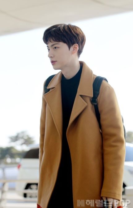 JaeHyun_FC's tweet photo. [161201]  อันแจฮยอนที่สนามบินนานาชาติ อินชอน เดิ��ทางไปฮ่องกง ร่วมงาน MAMA 2016 cr.on pic (1) https://t.co/2LikslXMN0