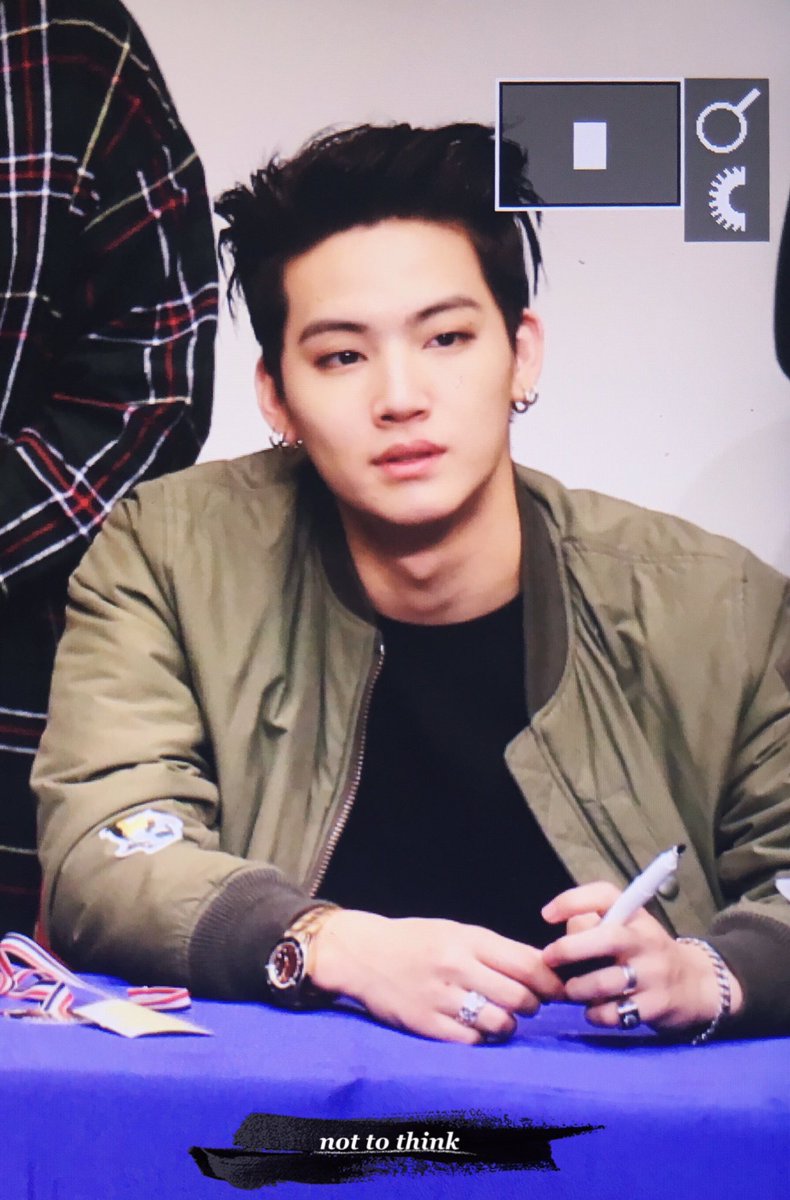 raccooyo's tweet image. @CupcakKe_rapper would you fuck him? 🤔