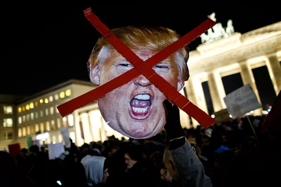 Amazon_FBA's tweet photo. Should you ignore the #Trump dump of tech stocks? Yes. via @Recode https://t.co/UObPWctm0j https://t.co/EnJFeQxmDm