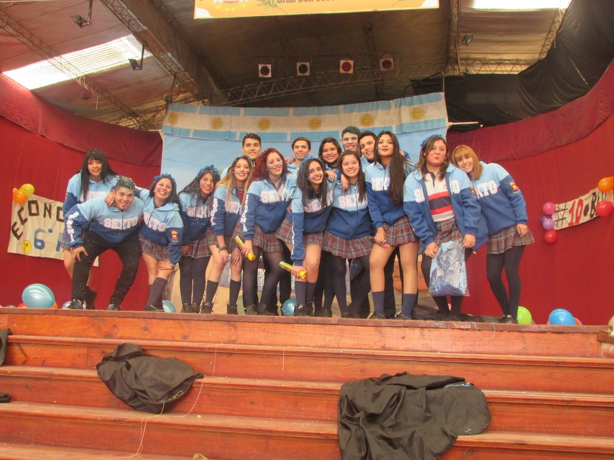 NDA16SextoA's tweet photo. HOY ES NUESTRA NOCHE, HOY ES EL FAMOSO #1D, COMO PASO TAN RAPIDO EL AÑO, HOY VOY A DAR TODO MI AMOR POR LA PROMO 16 Y POR MI QUERIDO SEXTO A https://t.co/DaQvQ5E4Dx