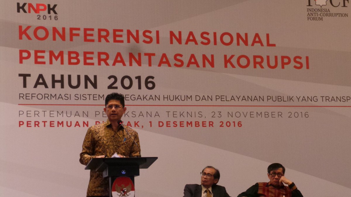 KPK_RI's tweet photo. Pimpinan KPK Laode M. Syarif (LMS): KPK lakukan penguatan keterlibatan masyarakat serta peningkatan kasus-kasus yg strategis #KNPK2016 https://t.co/D5v0SNBrfC