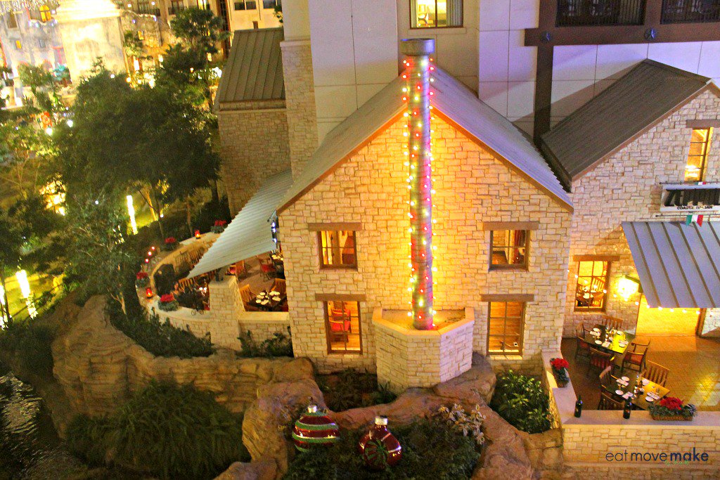 eatmovemake's tweet image. My room view from @GaylordTexan is like a magical Christmas storybook land! Nobody does Christmas like @VisitGrapevine #GVChristmas #hosted