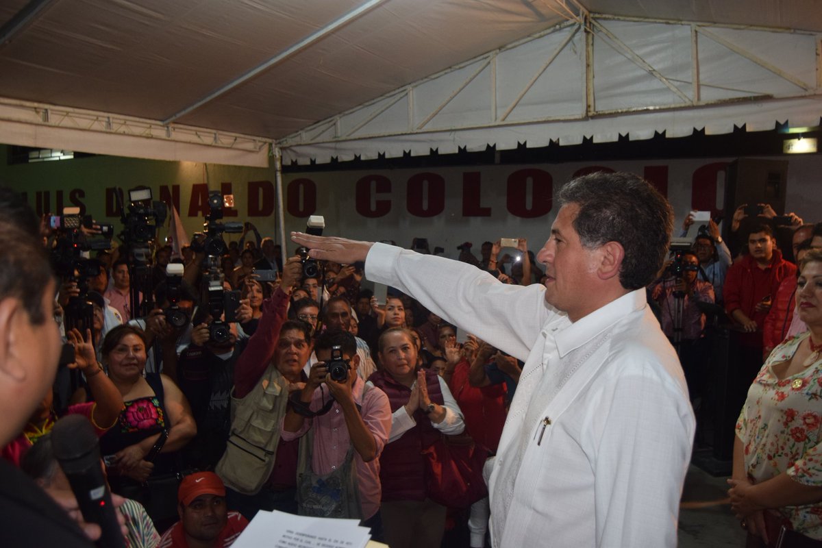 ElAutonomoOax's tweet photo. @AvilesAlvares tomó protesta a Germán Espinosa Santibañez como nuevo Presidente Estatal del @PRIOaxOficial @SCI_PRIOAXACA @alejandromurat https://t.co/Fi5ozxA1nz