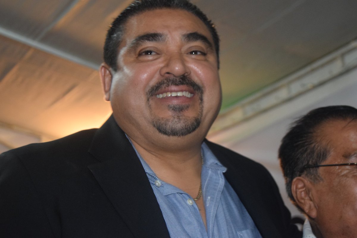 ElAutonomoOax's tweet photo. @AvilesAlvares tomó protesta a Germán Espinosa Santibañez como nuevo Presidente Estatal del @PRIOaxOficial @SCI_PRIOAXACA @alejandromurat https://t.co/Fi5ozxA1nz