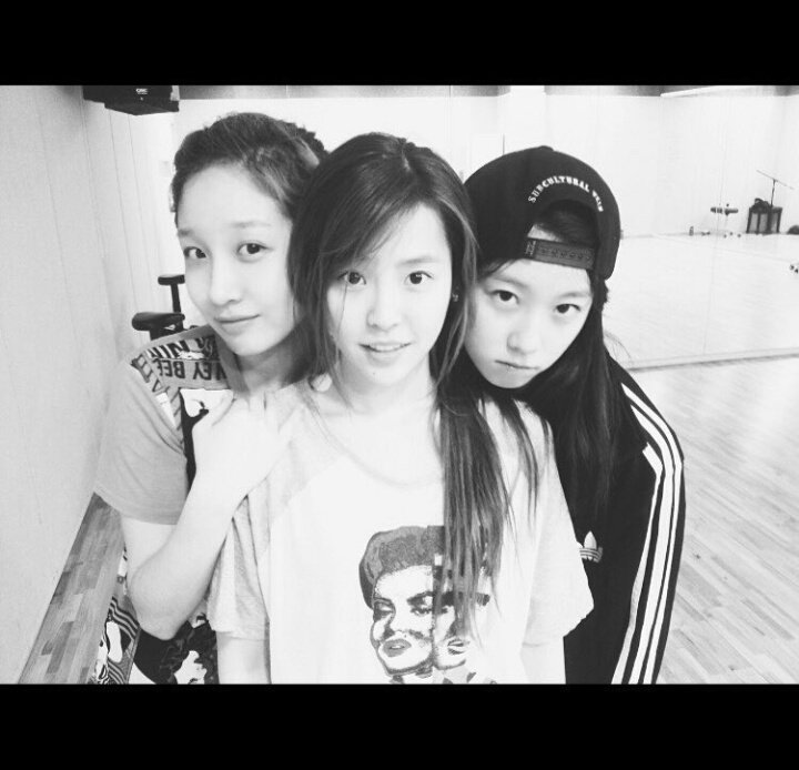 thearkth_'s tweet photo. [IG] 161201 veryhappyxo's Instagram update ยูนาคิม มินจู ซูจี(ฮัลลา) 🐻🐵🐰 #TheArk #디아크 https://t.co/eUPIbXAsu0
