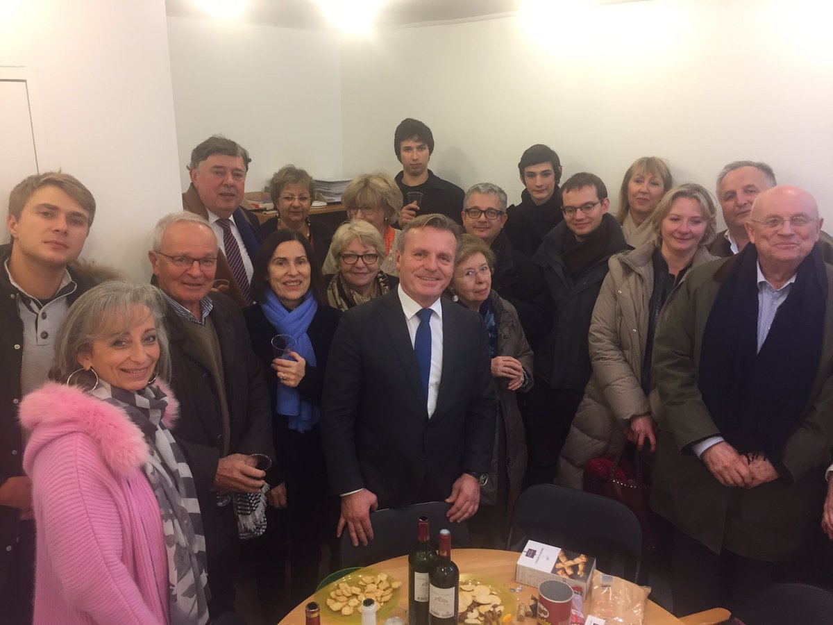 lesRep6ecirco78's tweet photo. Les #Republicains de la 6e circo @LesRep78 rassemblés pour soutenir @FrancoisFillon et permettre #alternance lors de la #Presidentielle2017 https://t.co/4OGPF95yYb