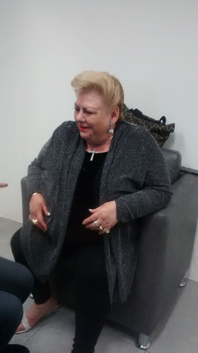 Paquita la del Barrio excelente presentación.