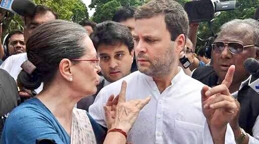 umacallinguma's tweet photo. Sonia:"Did u tell anyone your password,Rahul Beta?"?
Rahul Gandhi:"Mummy,Modi said 2 disclose all account details!" https://t.co/QAO8HJgQMP