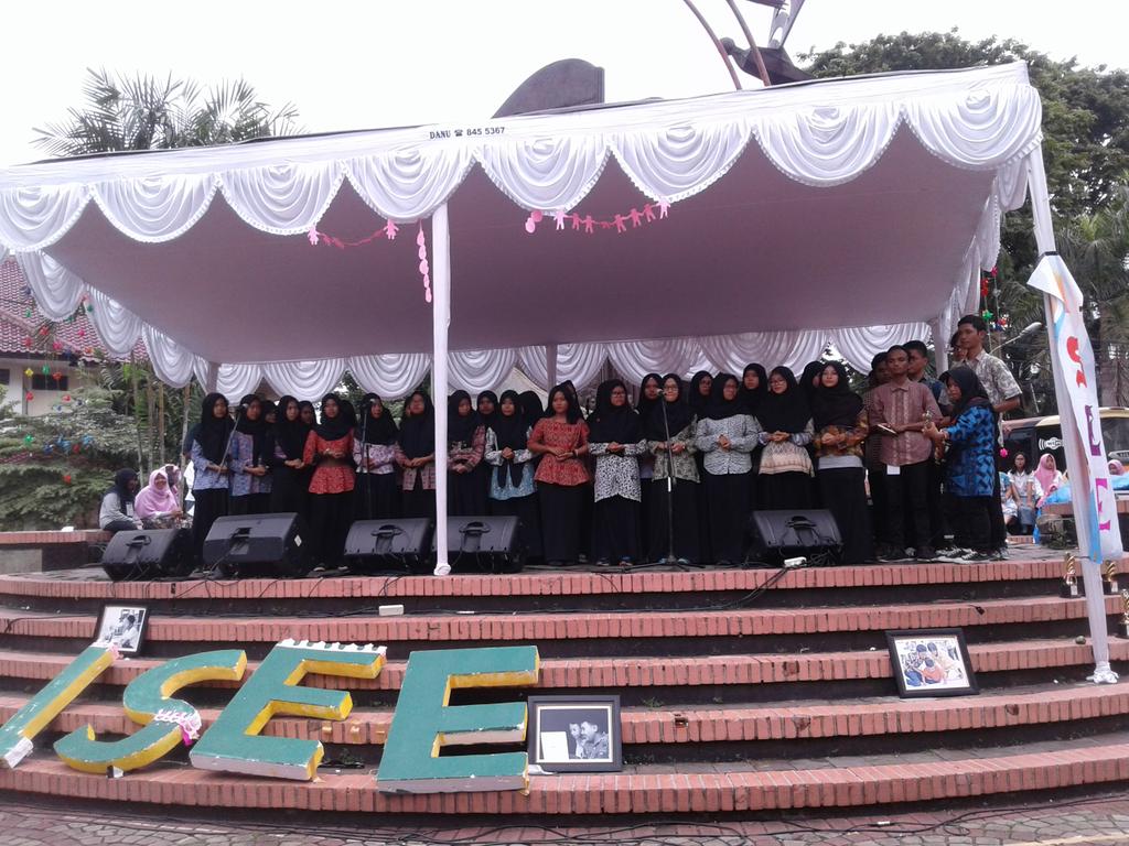speducation_UNJ's tweet photo. *LIVE REPORT PENSI ISEE 2016*

Eh ada Paduan Suara dari kelas PLB 2016 nihh

#HDI2016
#ISEE2016
#KABINETRAMAH
#BEMPPLB https://t.co/8iYZU8lFAc