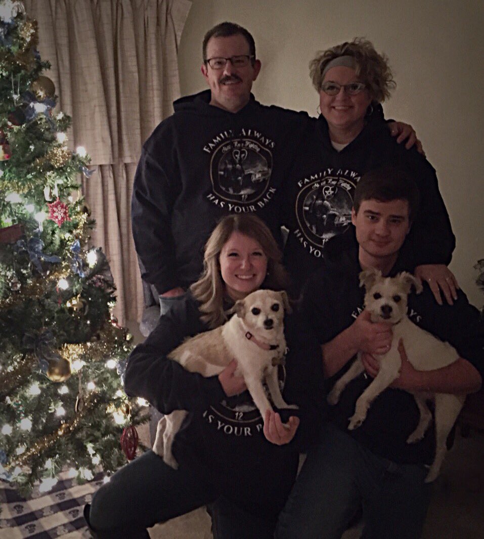 jams103amber's tweet photo. @jarpad Family Always Has Your Back Christmas Card Photo 2016! #AKF #twohawl #represent https://t.co/zRhrs1JARF