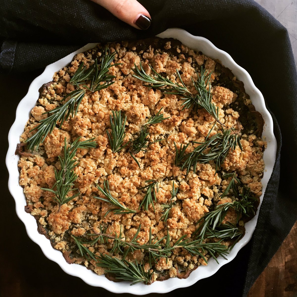 Most delicious way to get your greens on the harvest table this week:spinach bake with an oat &amp; cheddar crumble👌🏻🍃 #lunching #getyourgreens