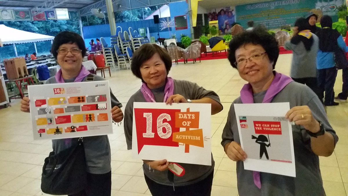 pputerimy's tweet photo. Perak #GirlGuides at #IGGCC2016 Centenary Camp support #16DaysOfActivism against Gender-based Violence #16days #16ways https://t.co/Ih9SQCyoZh