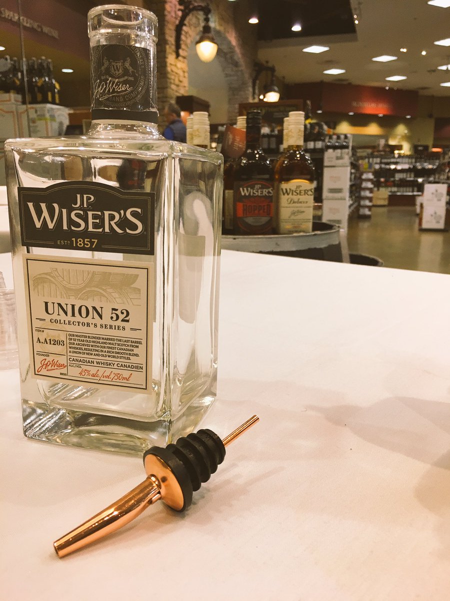 ColinMDougall's tweet photo. Dear Santa:
All I want for a Christmas is for #union52 to not be sold old out! @JPWisersCA #union52 #whisky #Canada #christmaswish #Holidays https://t.co/aJiaX95xgs