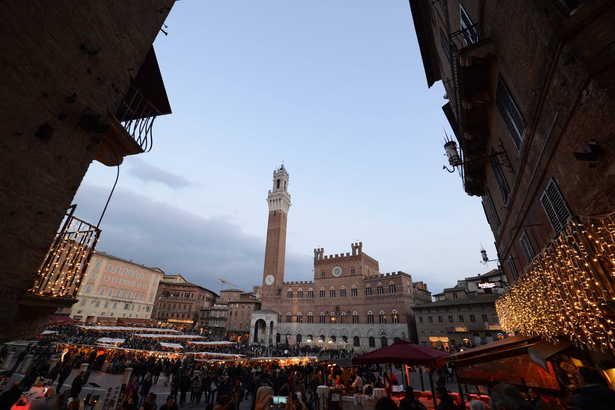 A #Siena per la nuova edizione del #MercatonelCampo.... 03-04 Dicembre per un weekend di #gusto