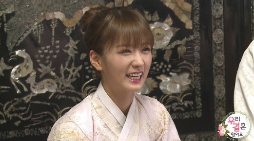 Rongwannabe's tweet photo. Is always so warm to see Bomi widest smile when she's with her family and that really touches my heart esp when she hug her grandmother :') https://t.co/UFu7r4JDRz