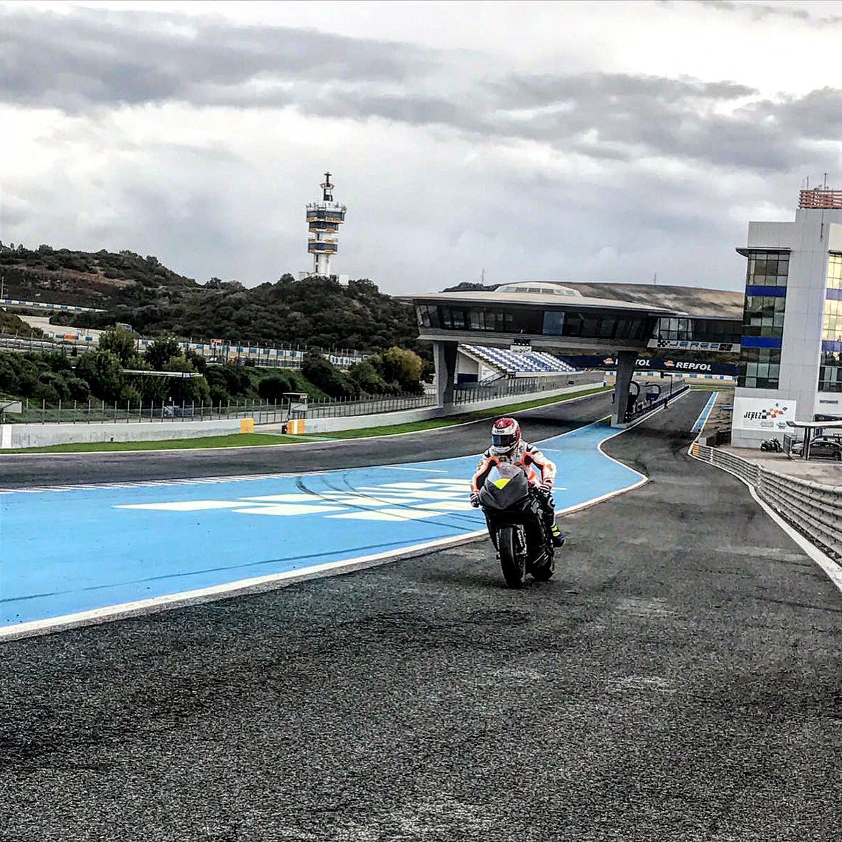PJ99Jacobsen's tweet photo. To a new adventure. Thank you @mvagustamotor for the opportunity. 🔥✍🏼 https://t.co/gGlhd9nC5e