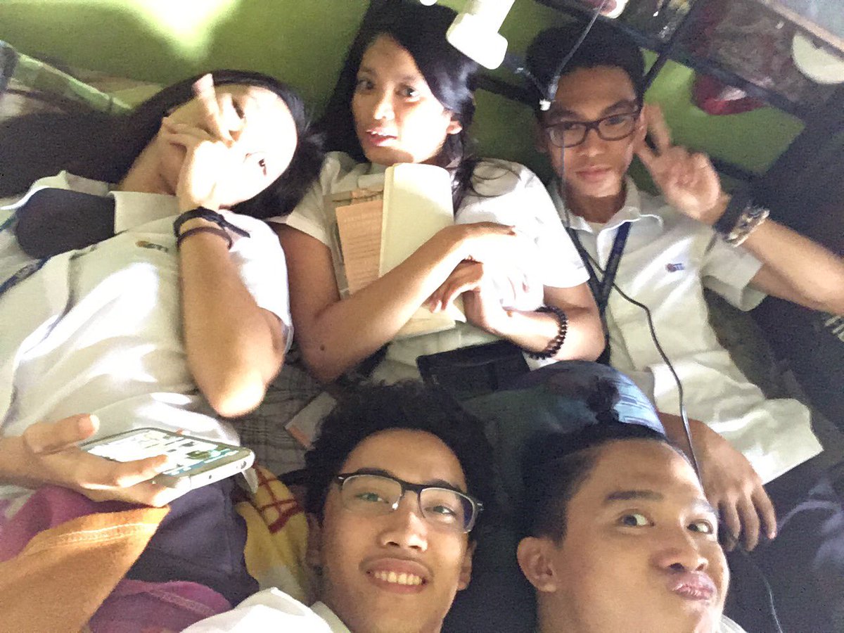 JKMDR's tweet photo. #WalangProf 😆 @iamstephystone_ @nikilayy @shanederellaaa @NyeLeee @jfrylnz @LeHandsomeOne https://t.co/qqNHfPkE6j