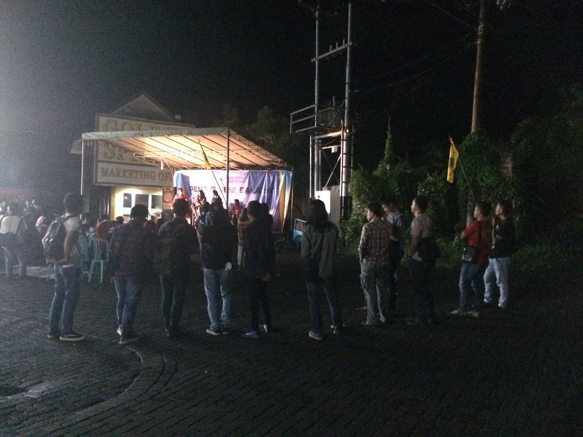 pmiifispolunsrt's tweet photo. Abis dialog kebangsaan, menuju pentas seni PMII rayon POLITEKNIK Manado.

Cc: @aminmaruf27 @PB_PMII https://t.co/QUSkIRKSZE