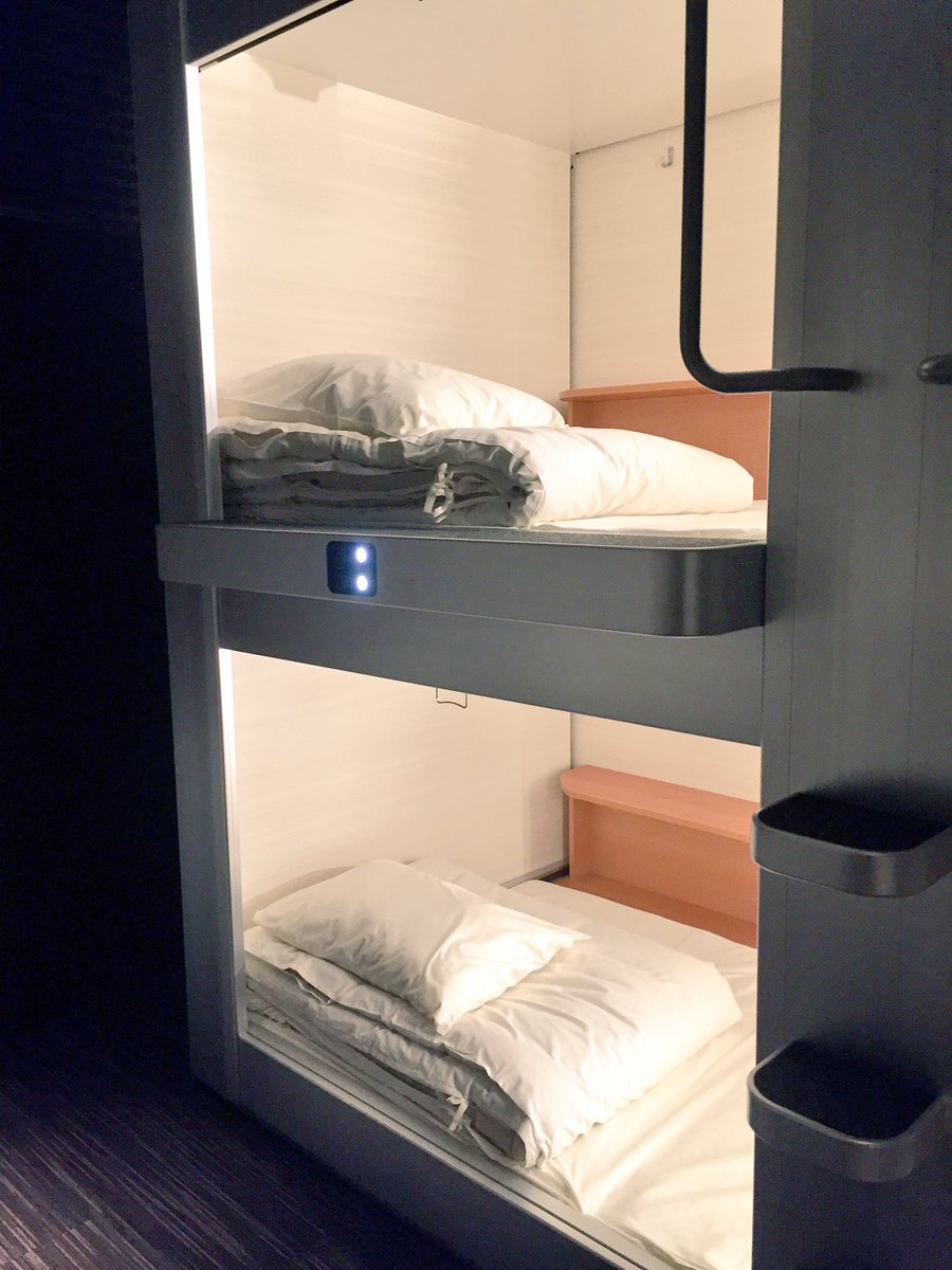 コトブキシーティング 公式 関西初の女性専用 カプセルホテル のオープン初日に潜入中 Hotel Astyle 今夜の私の寝床は タモリ倶楽部 にも映ったワイド型のカプセルベッド ベッドとロッカーのナンバーは連動していますよ 館内着はロッカー内に